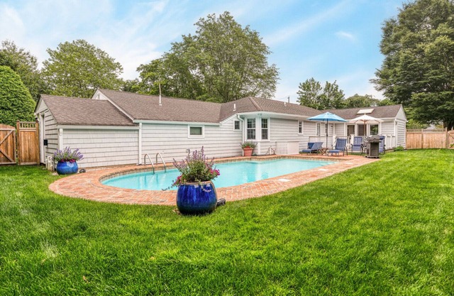 Cozy Southampton home, close to town, beaches, private pool, perfect for...