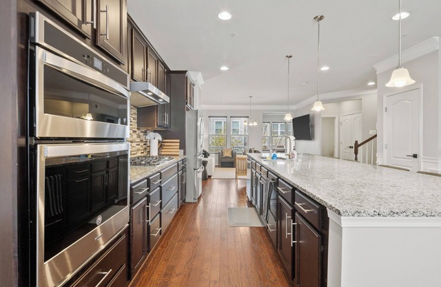 3-Level Luxury Modern Townhome Minutes From BWI + Casino