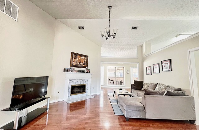 Cozy & Spacious 4 BR/3 Bath Sweet Home in Duluth