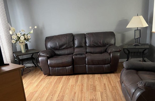 Cozy spacious 5 bed 2 bath home