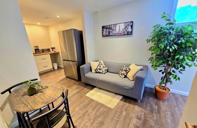 Cozy, Spacious & Beautiful Basement suite in Cambridge near 401 Townline exit