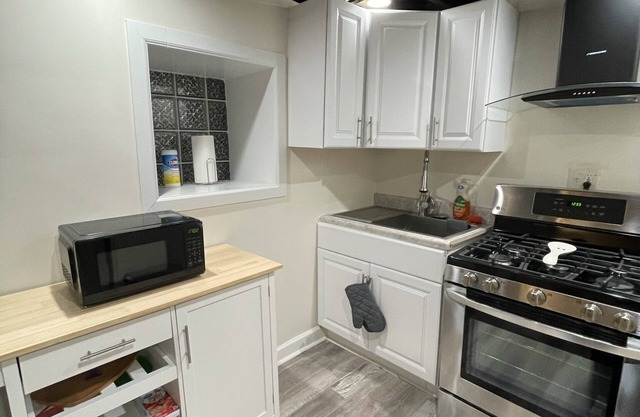 Cozy Spacious Garden Unit