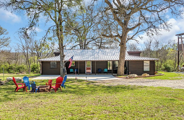 Cozy & Spacious Lake Cabin w/2 living areas; one for adults & one for the kids!
