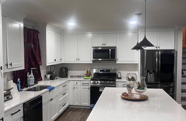 Cozy/ spacious split level house.