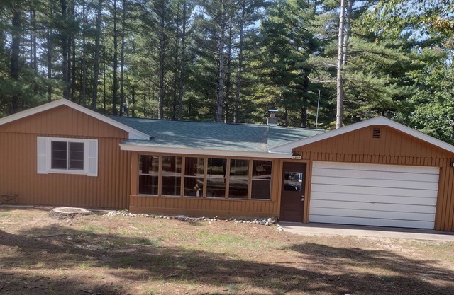 Cozy St Helen lodge.