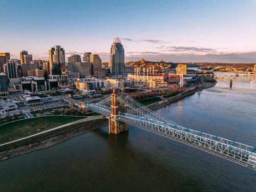 Cozy Stay 2min to DT Cincinnati & UC Medical Center