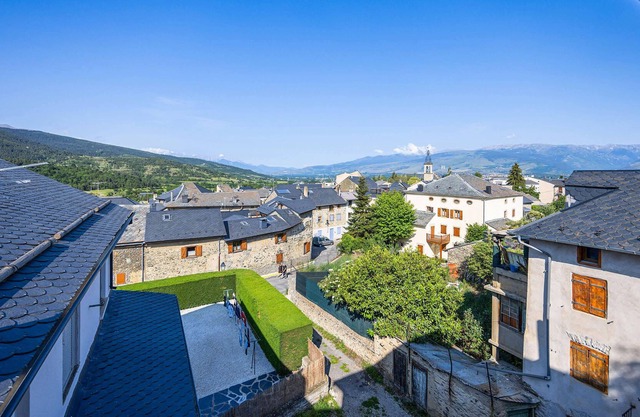 Cozy Stay, Picturesque Village with Mountain View
