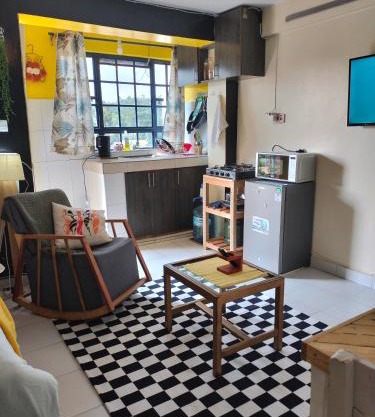 COZY STUDIO APARTMENT-THE BEEHIVE
