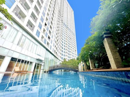 Cozy Studio Apartment Venetian at Grand Sungkono Lagoon Surabaya by Le Ciel Hospitality