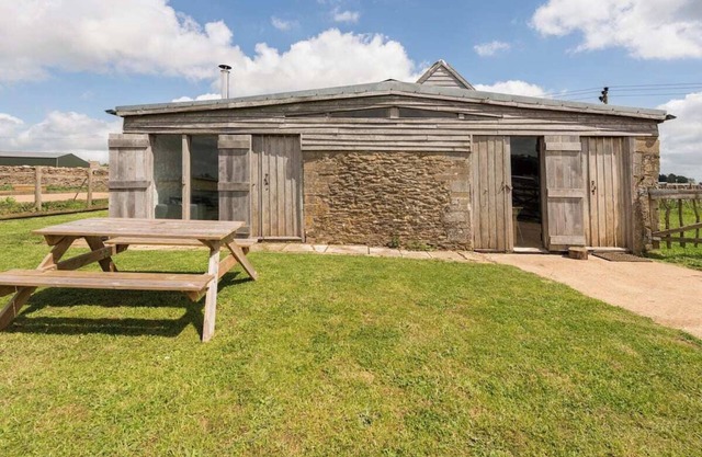 Cozy Studio at Crackstone Barns in Minchinhampton