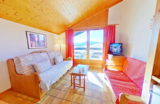 Cozy Studio for 5 near Center & Ski Slopes with Balcony in Les Saisies