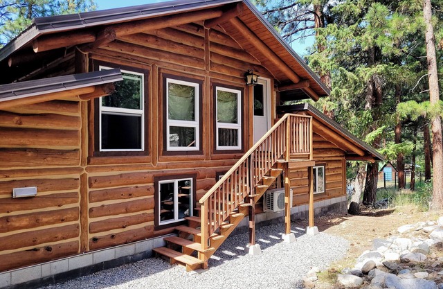 Cozy studio in delightful North Fork surrounded by National Forest.