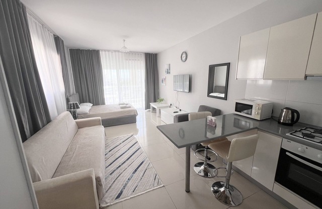 Cozy studio in peaceful Trikomo with fitness room, WiFi, AC