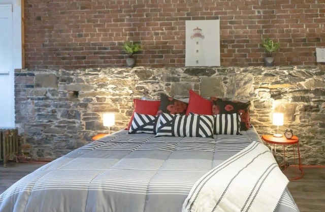 Cozy Studio In the Heart Uptown Saint John Parkin