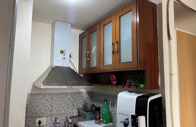 Cozy studio in welcoming Greater Noida with WiFi, AC