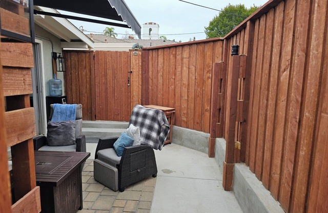 Cozy studio & private courtyard with AC and WiFi in charming Fillmore