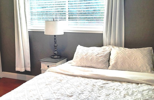 Cozy Studio w/ Kitchenette/Patio. Near Trail, BART & Downtown. Pet Friendly.