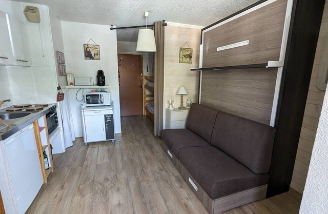 Estudio con cabina para 3 personas, orientación Oeste, cerca del centro y remontes