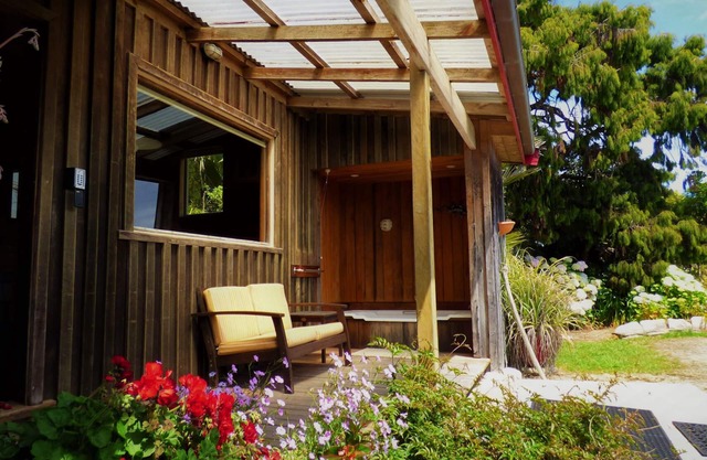 Acogedor estudio con bañera exterior.