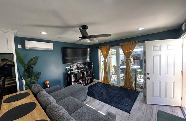 Cozy studio with WiFi and AC in nice Bellflower