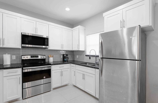 Cozy & Stylish 3bed/2bath Apt