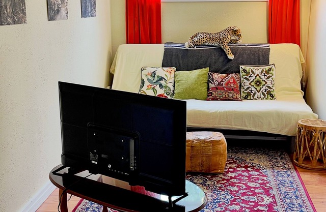 Cozy Suite by the Lake + Breakfast!