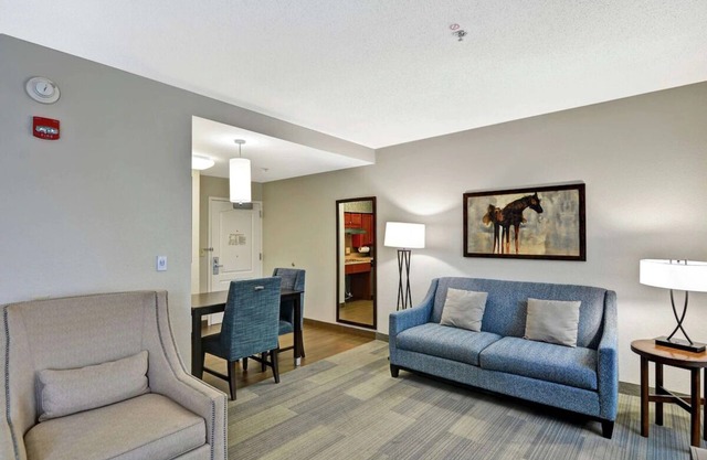 Cozy Suites near Fayette Mall, University of Kentuck | Free Breakfast & Parking