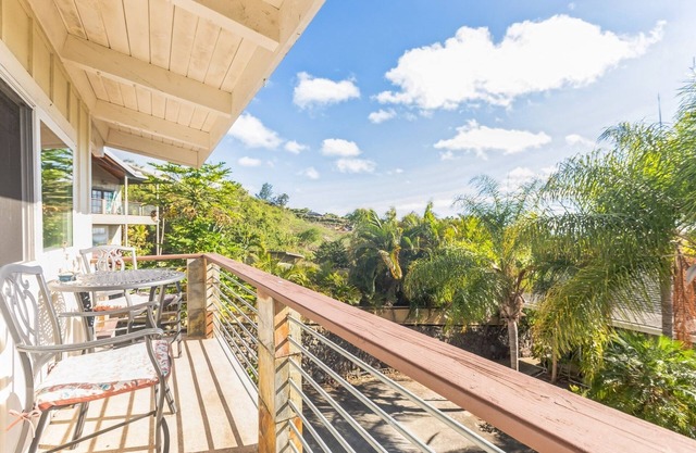 Cozy Sunset Views w/ Lanai - Close to Beach by RedAwning