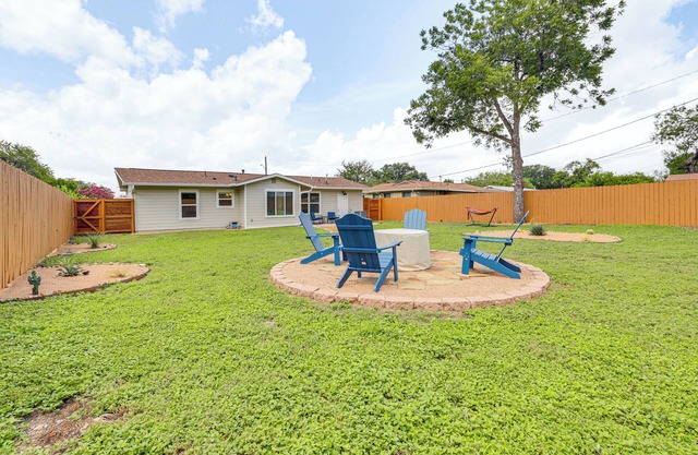 Yard & Furnished Patio: San Antonio Bungalow
