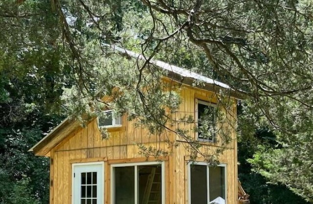 Cozy Tiny Cabin Retreat
