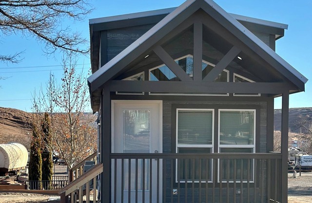 Cozy Tiny Home King Room #24A