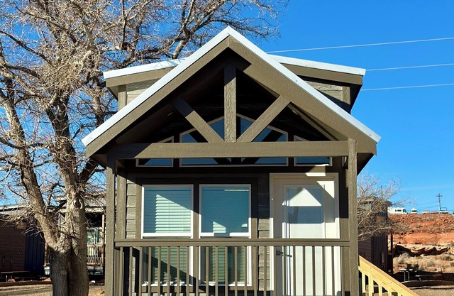 Cozy Tiny Home King Room #20B