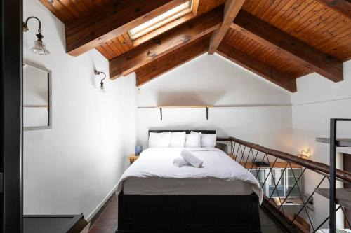 Cozy Tiny House in Neve Tzedek, 3m walk to Beach!