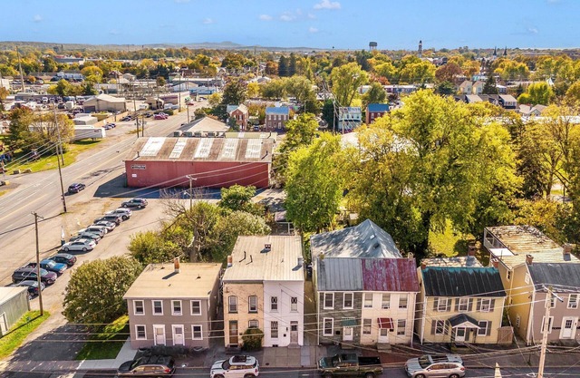 Cozy townhome in Downtown Frederick!
