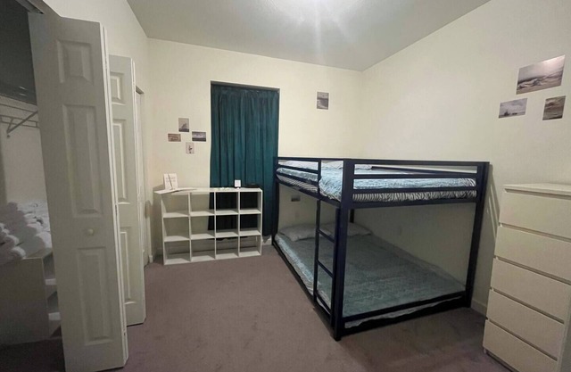 Cozy townhome in sunny South Florida with amenities and nearby nature parks