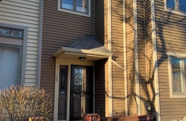 Cozy Townhouse By Genesee River