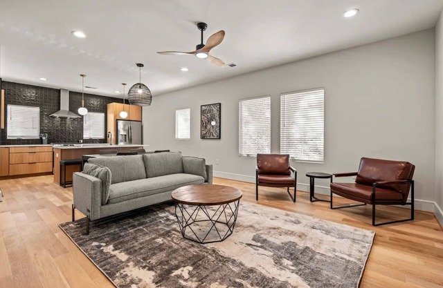 COZY townhouse in the best quiet neighborhood w/ only 5 Min to Uptown Charlotte!
