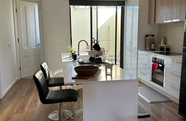 Cozy Townhouse in Werribee centre