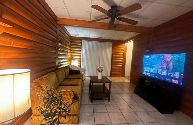Cozy townhouse in West Lawrence