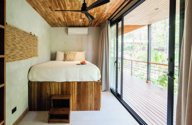 Cozy Treehouse Suite, Pool + Sauna + Ice + Red Light
