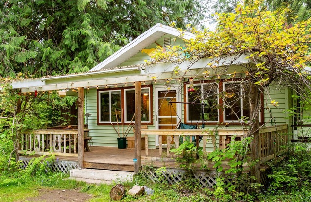 Cozy, Tranquil Retreat near Mount Rainier waits for you
