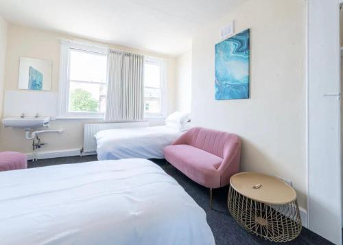 Cozy Twin Room in Camden Town