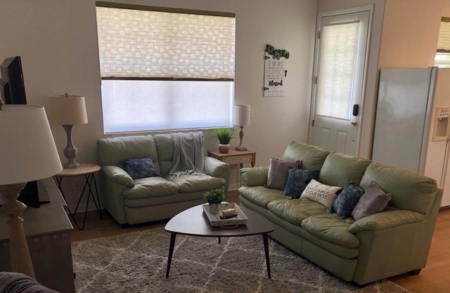 Cozy Two Bedroom Home with Full Bathroom and Kitchen minutes from Lakewood Ranch