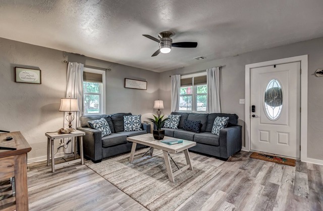 Cozy & Updated home half mile from OSU!