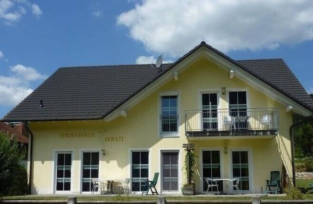 Cozy vacation home (65 sqm) with balcony in a sunny valley location