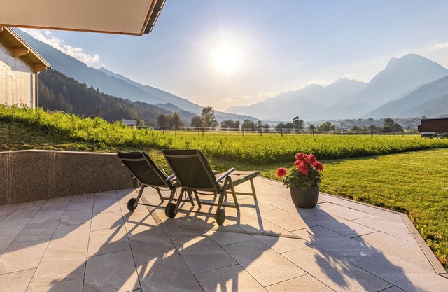 Cozy vacation apartment with unobstructed views of the surrounding mountains