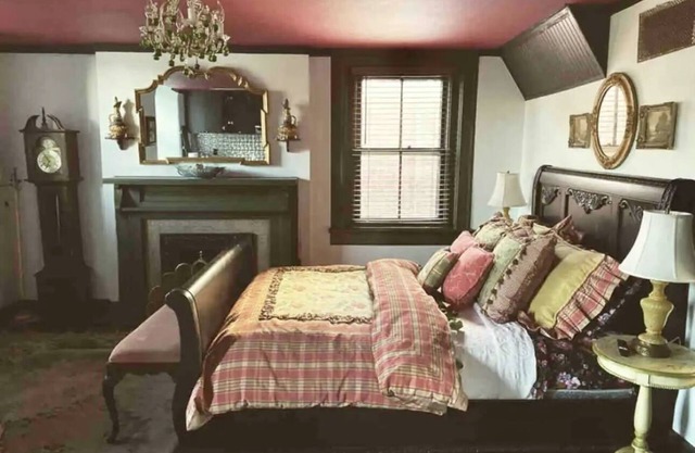 Cozy Victorian Loft