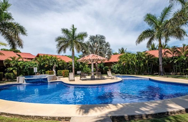Cozy villa 8 minutes walk from the Beach