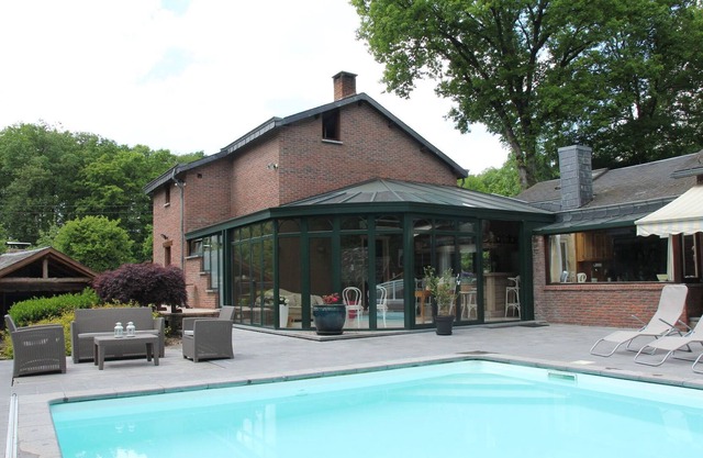 Acogedora villa en Marche-en-Famenne con piscina privada