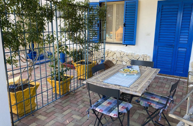 VILLA COSY en el campo a pocos kilómetros de la MAR DE CARDEDU. APP. A.